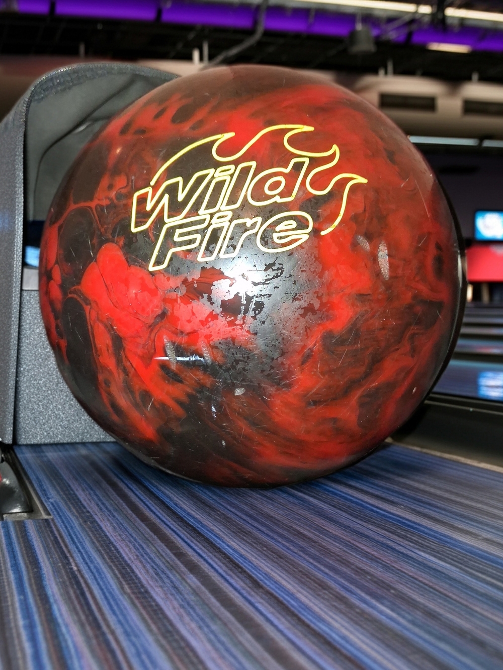 BRUNSWICK WILD FIRE Red & Black Bowling Ball  WEIGHT 6lbs 15oz.